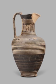 Oinochoe, Geometric oinochoe with a low foot, a gradually widening belly, distinct shoulders, a
