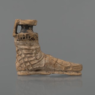 Foot-shaped aryballos, Ionian workshop; aryballos, antique vessel; yellow-orange clay with mica;