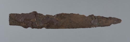 Dagger blade, unknown Mitannian workshop. Blade of a short dagger with a centric point. At the