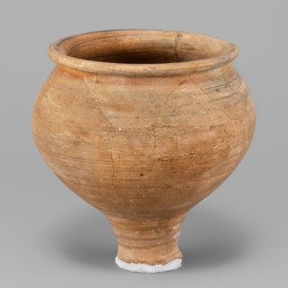 Beaker, unknown Northern Mesopotamian workshop; stemmed beaker; clay; Beaker with a bulging bowl,