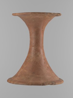 Vessel base. Funnel-shaped vessel base, narrowest at about 2/3 of the height. Both rims are oval in