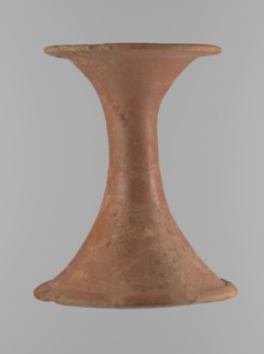 Vessel base. Funnel-shaped vessel base, narrowest at about 2/3 of the height. Both rims are oval in