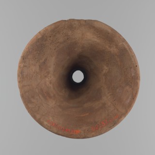 Vessel base. Funnel-shaped vessel base, narrowest at about 2/3 of the height. Both rims are oval in