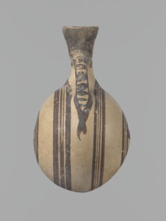 Canteen, Cyprus. Cypriot ceramics, White Painted I . Canteen decorated with concentric circles.