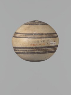 Canteen, Cyprus, Cypriot ceramics, White Painted I . Canteen decorated with concentric circles.