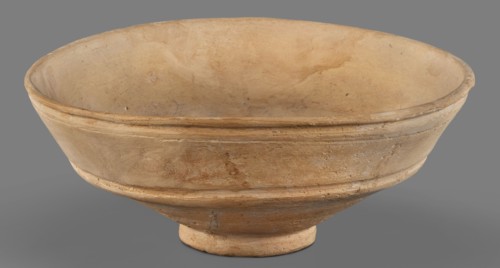 Bowl, unknown Middle Assyrian workshop; Middle Assyrian pottery; bowl on a ring-shaped foot; Near