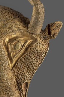 Protoma; Protoma in the form of a bull’s head relief mask made in gold using repoussé, granulation