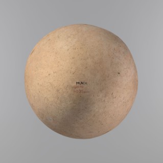Vessel of an ovoid, slightly downward-stretched shape, widest at about 2/3 of the height. Broad,