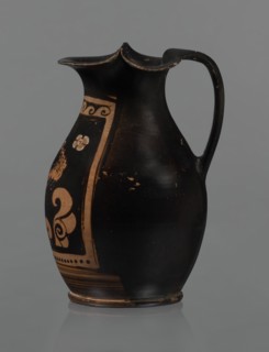 Red-figure oinochoe, Oinochoe with a flat foot separated by a ring, an oval belly, and sloping
