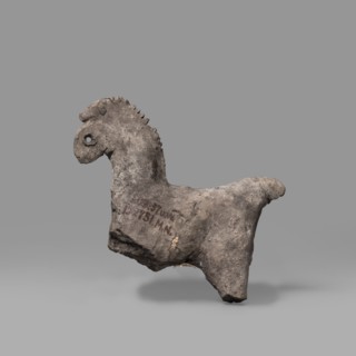 Horse figurine, Schematic representation of a horse with a short torso, a massive arched neck and a