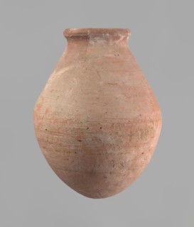 Vessel with an ovoid belly, a wide short neck and a rounded bottom. Straight, upturned rim.