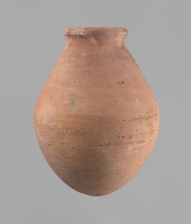 Vessel with an ovoid belly, a wide short neck and a rounded bottom. Straight, upturned rim.