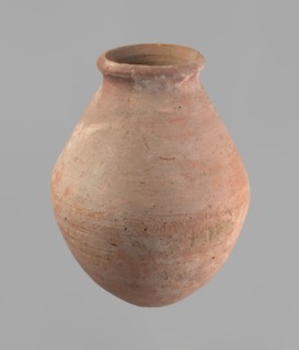 Vessel with an ovoid belly, a wide short neck and a rounded bottom. Straight, upturned rim.