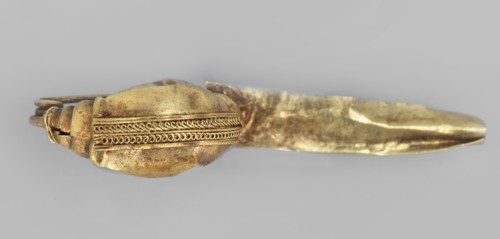 Leech fibula with an elongated stem. Brooch, goldsmithery; leech fibula with a long sheath. The