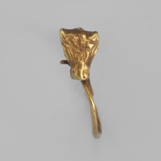 Earring decorated with a bull's head; bucranium ornament; pendant; goldsmithery; 3rd century BC;