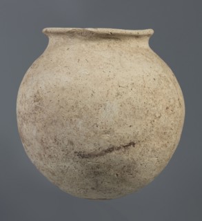 Spherical clay vessel, vice-less, from an unknown Northern Mesopotamian workshop, Early Jazira III