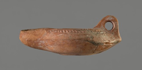 Oil lamp, 5th century, Carthage, oil lamp, height 5.3 cm, width 8.7 cm, depth 13.6 cm, A single
