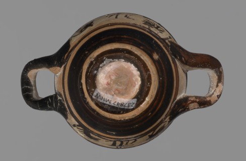 Miniature skyphos. Reddish clay, black-brown firnis poorly covering the outside on the foot, at the