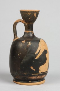 Aryballus lekythos, decoration: on the belly a winged Nike in right profile, dressed in a long