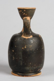 Aryballus lekythos, unknown creator; decoration: on the belly a winged Nike in right profile,