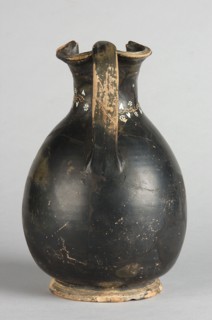 Oinochoe, Gnathia style; decoration: on the neck an engraved horizontal ivy sprig with