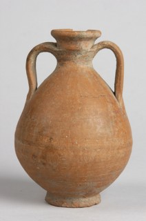 Pelike, decoration painted on the firnis: between the handles on both sides a wavy linear tendril