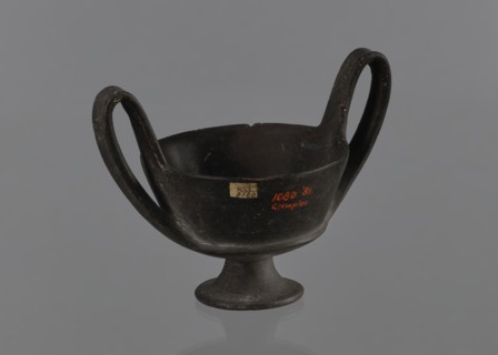 Kantharos, kantharos black-varnished on a cup-shaped foot; vessel used for banquets; goblet form;