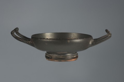 Black-finished goblet, 4th century BC, Campania; vessel goblet; height 5.0 cm, width 12.5 cm., A