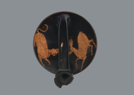 Red-figure askos, Attica, 5th–4th century BC. Vessel askos, height 7.0 cm, width 9.1 cm. Shallow,