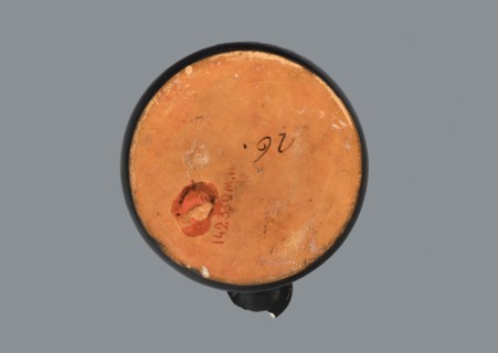Red-figure askos, Attica, 5th–4th century BC. Vessel askos, height 7.0 cm, width 9.1 cm. Shallow,