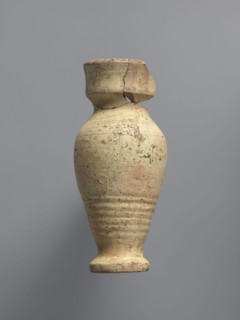 Water vessel qulla. Ovoid with elongated belly; edge of foot protrudes outward. Short, wide neck