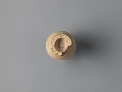 Water vessel qulla. Ovoid with elongated belly; edge of foot protrudes outward. Short, wide neck