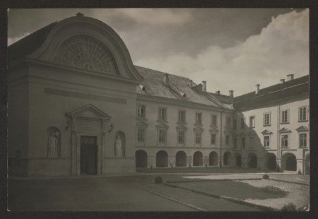 Vilnius. Stefan Batory University - Skarga Courtyard, Bulhak, Jan 1876-1950 photographer, Vilnius