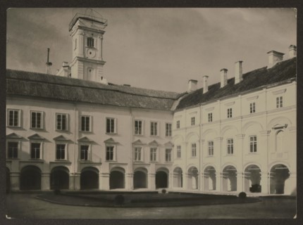 Vilnius. University - Skarga Courtyard, Bulhak, Jan 1876-1950 photographer, Vilnius Lithuania, ca.