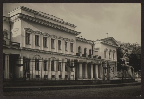 Vilnius. Bishop's Palace from Napoleon Square, photographed by Jan Bulhak 1876–1950, Vilnius