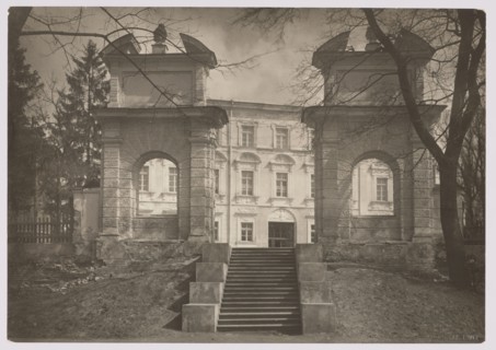 Gate of the Sapieha Palace in Antakalnis, photographed by Jan Bulhak 1876–1950, Vilnius, ca. 1934.