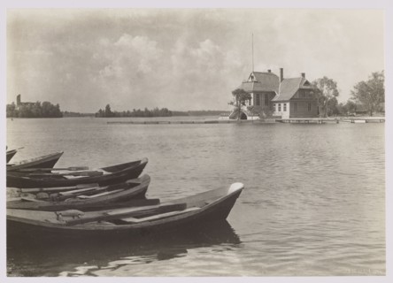 Trakai — shelter; photographer: Jan Bulhak 1876–1950; subject: shelter, lakes, landscapes in