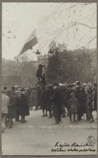 Planting a white-and-red flag in front of the Governor's Palace by a student of the University of