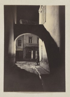 Bernardine Alley at night; photograph, ca. 1914, Jan Bulhak 1876–1950; Vilnius, Bernardine Alley;