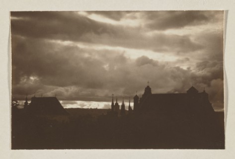Churches and clouds; photograph, Jan Bulhak 1876–1950, Vilnius, 1912; panorama of Vilnius;