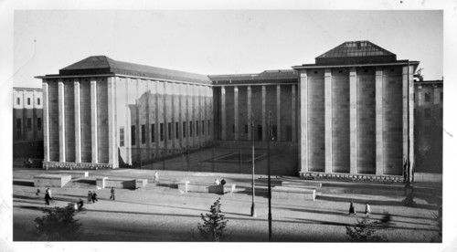 View of the central pavilions of the National Museum at Aleja 3 Maja, Warsaw; photograph by