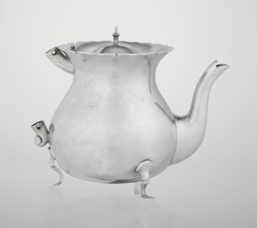 Pear-shaped teapot supported on three legs, smooth, with a flared upper edge topped with a
