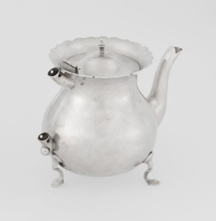 Teapot, Stokes & Ireland Ltd Birmingham; goldsmiths; fl. 1872–1925. Pear-shaped teapot supported on