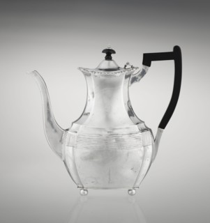 Coffee pot by Harris, CS & Sons London, goldsmiths' firm, fl. 1817–1933 and Harris, Charles Stuart