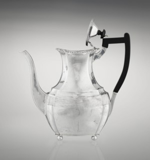 Coffee pot by Harris, CS & Sons London; goldsmiths' firm, fl. 1817–1933 and Charles Stuart Harris