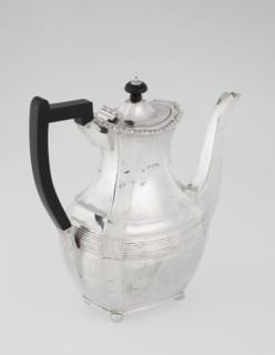 Coffee pot by Harris, CS & Sons London; goldsmiths' firm, fl. 1817–1933 and Charles Stuart Harris