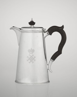 Conical coffee pot with hinged lid, slightly arched and flattened at the top, topped with a wooden