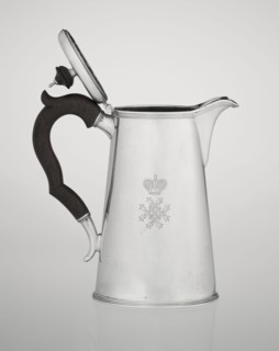 Conical coffee pot with hinged lid, slightly arched and flattened at the top, topped with a wooden