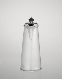 Coffee pot by Barnard, Edward & Sons Ltd London; goldsmith's firm; fl. ca. 1680–, with later