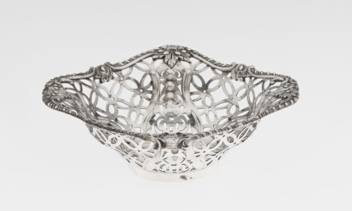 Openwork basket by Comyns & Sons London; goldsmiths’ firm, fl. 1859–1953. Basket on a circular